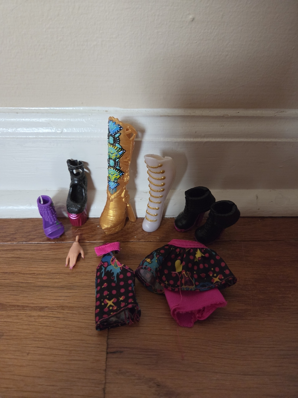 Monster High Doll Replacement Shoes, Hand & Clothes